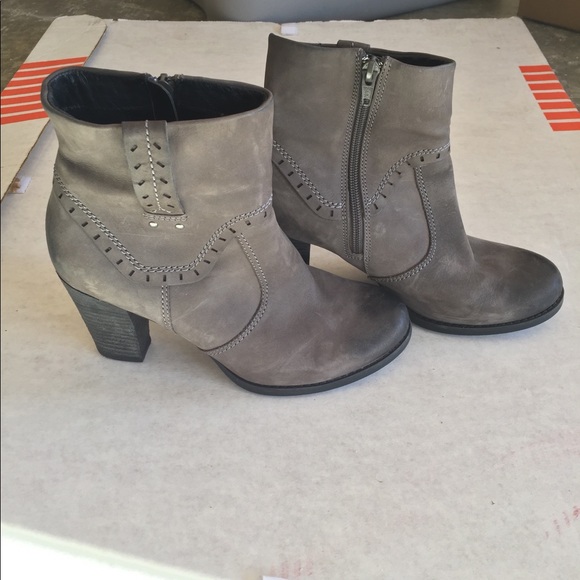 clarks artisan women's boots